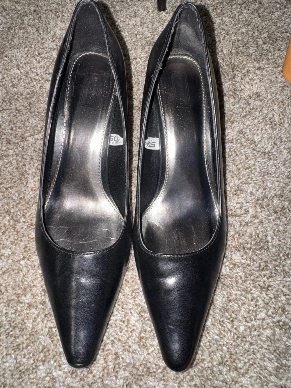 Dana Buchman Black Leather Pointed Toe Pumps Heels